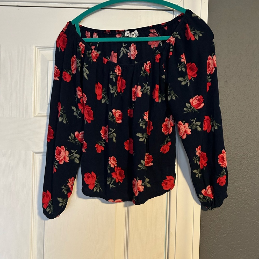 Hollister Navy and Red Floral Blouse